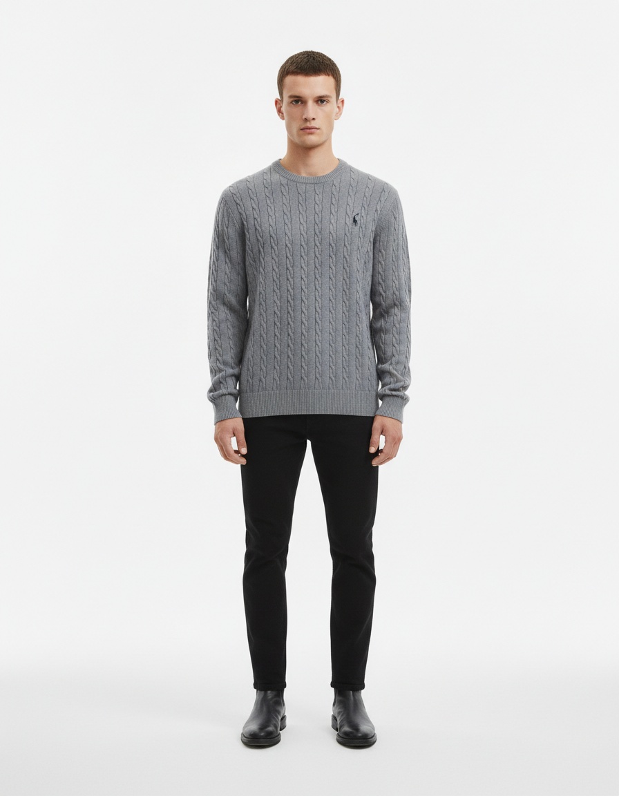 Pull en maille unie pour homme avec broderie cerf, idéal pour les tenues décontractées d'hiver.