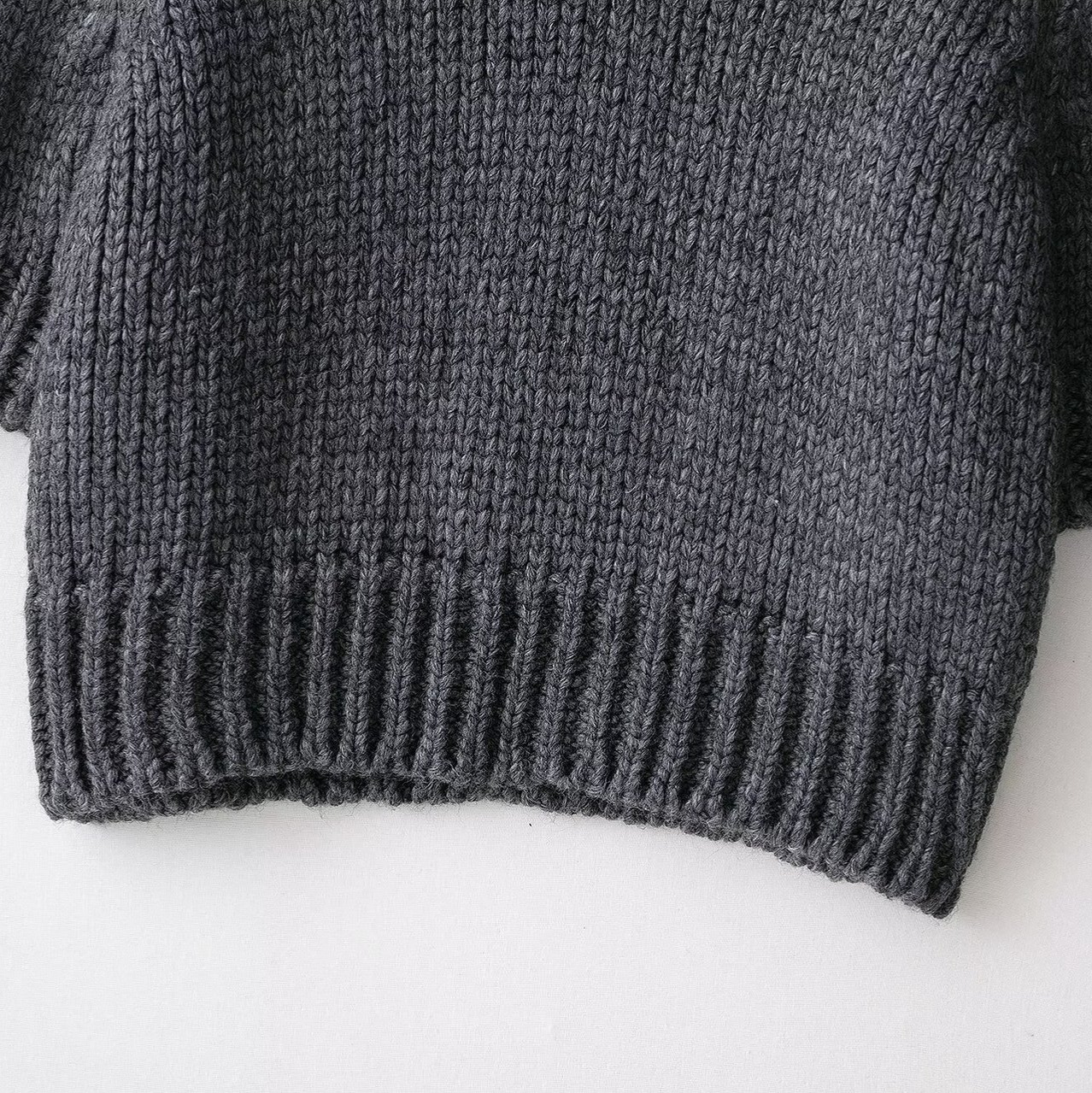 Knit Top V-Neck Slim Fit Sweater KUN-00054