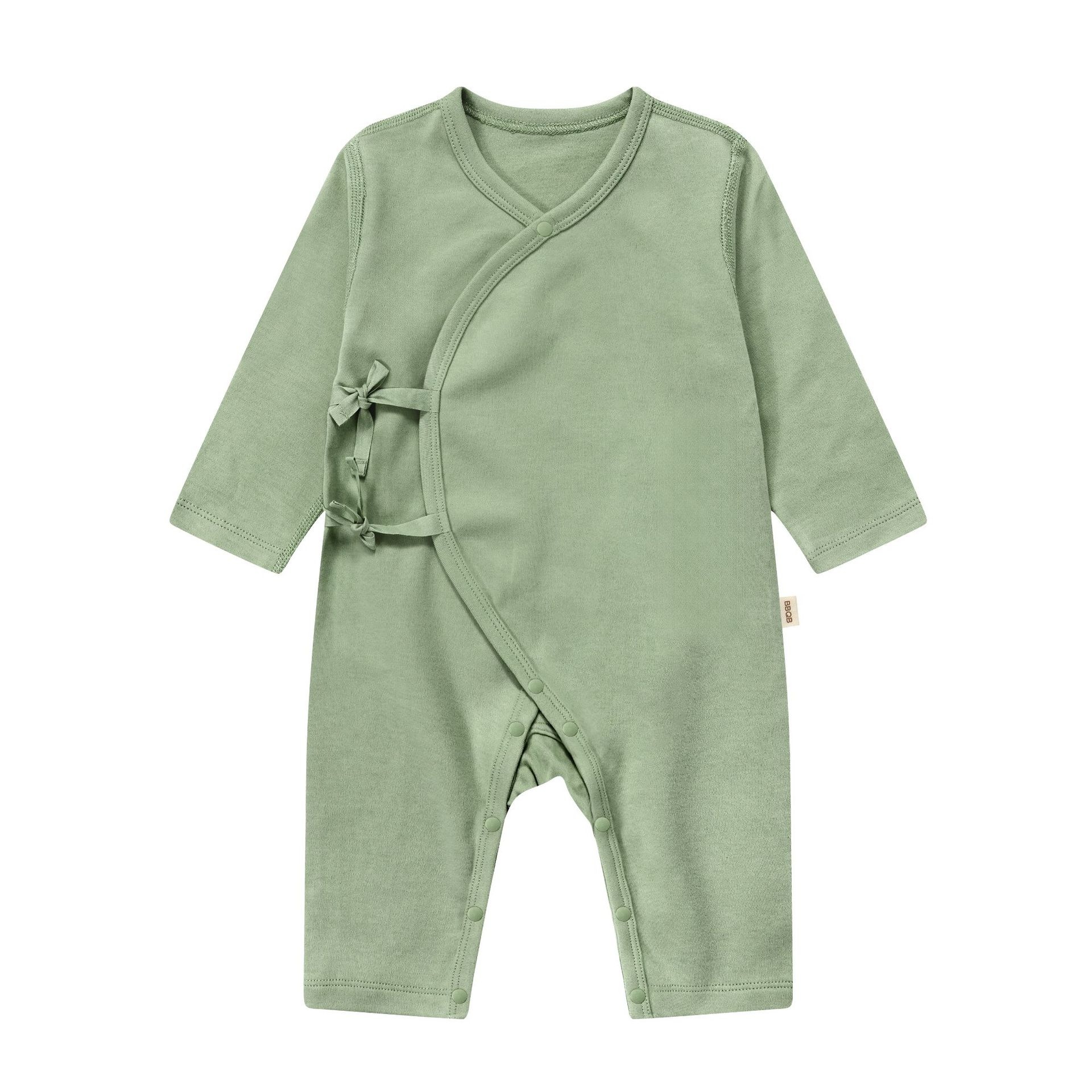 Babero de bebé de algodón orgánico con diseño de pétalos: suave y transpirable.