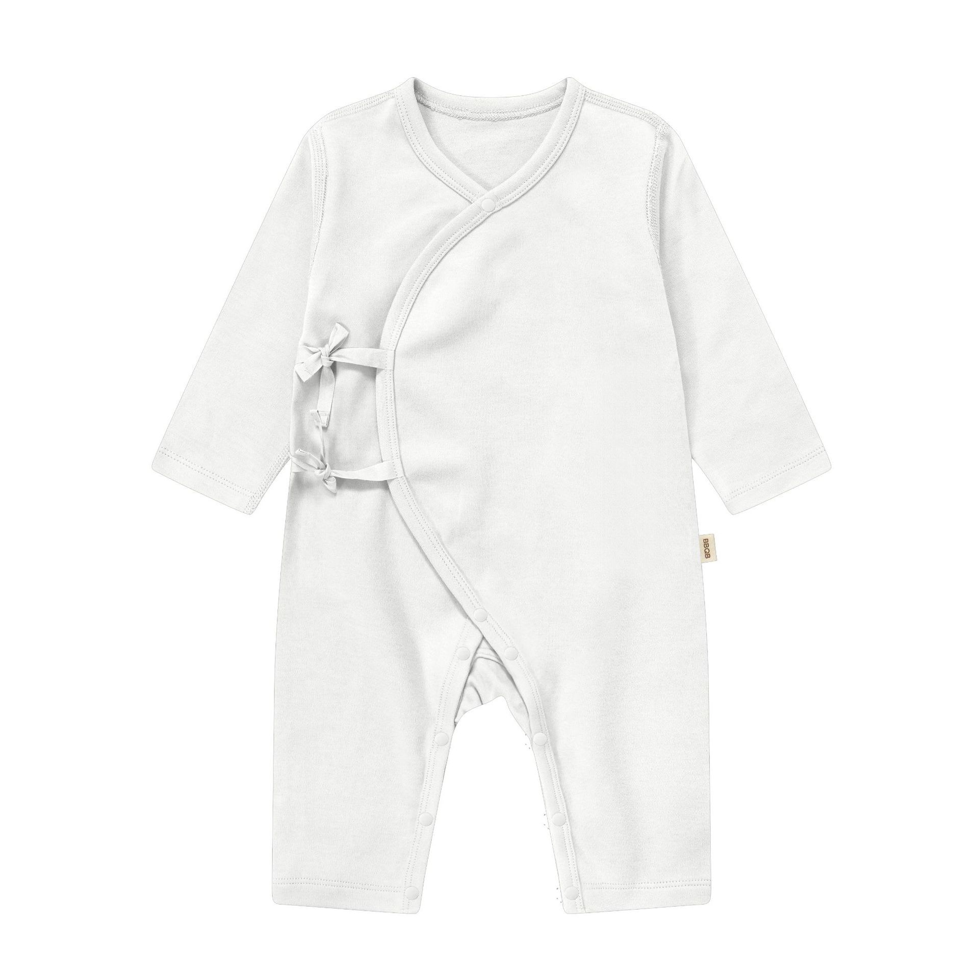 Babero de bebé de algodón orgánico con diseño de pétalos: suave y transpirable.