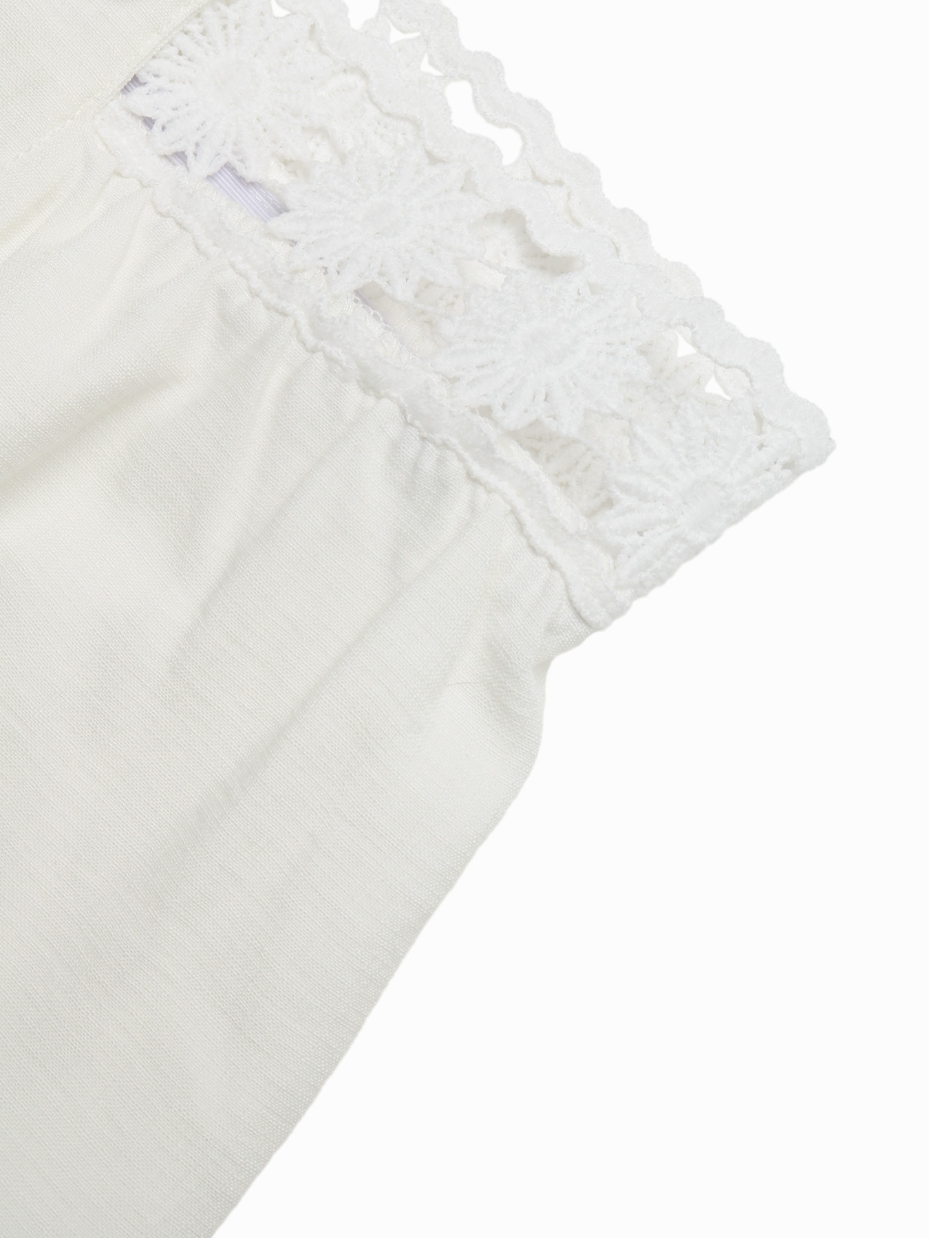 Pantaloni a gamba larga a vita alta con bordo all'uncinetto.