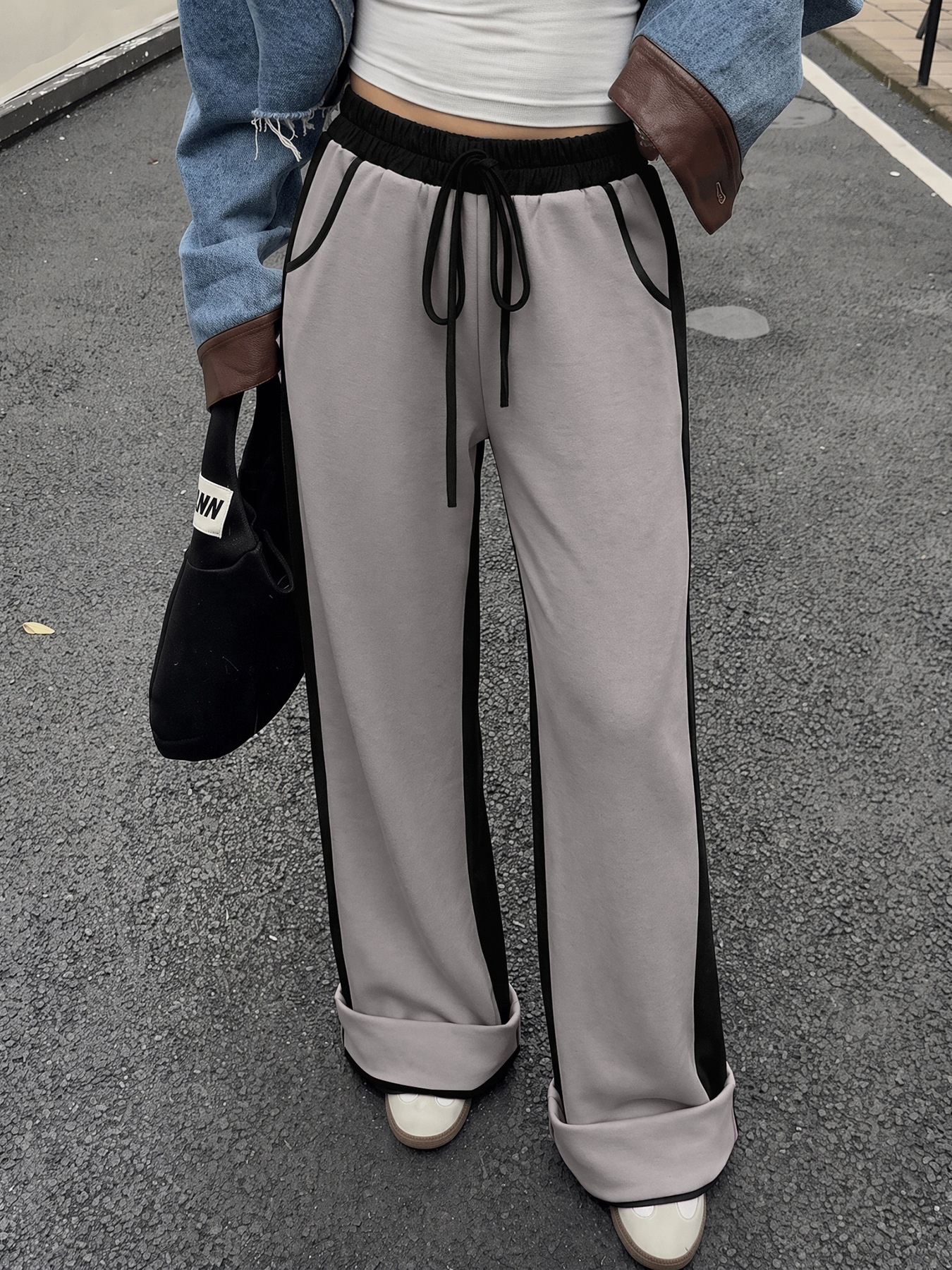 Women's Wide-Leg Contrast Side Stripe Sweatpants