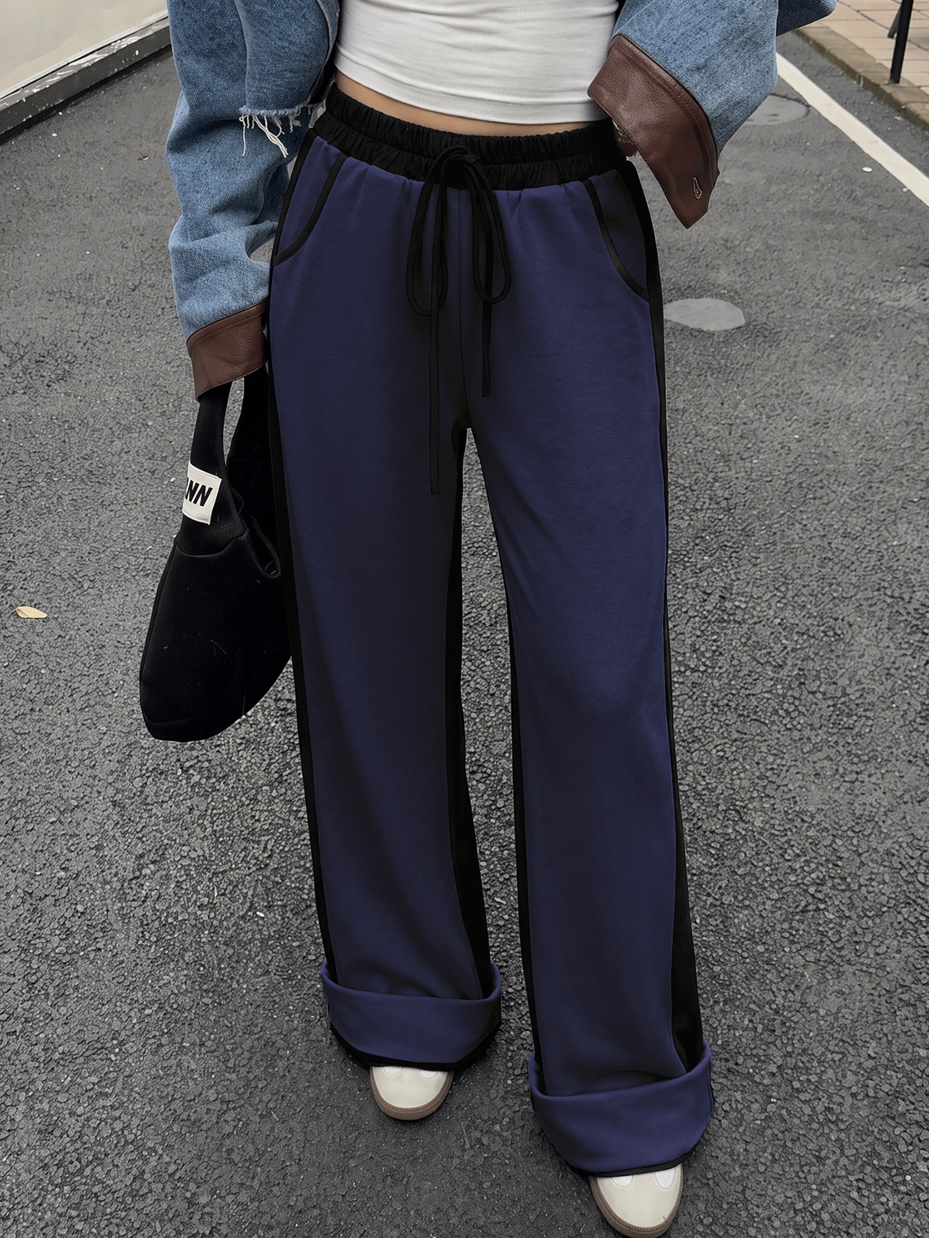 Women's Wide-Leg Contrast Side Stripe Sweatpants