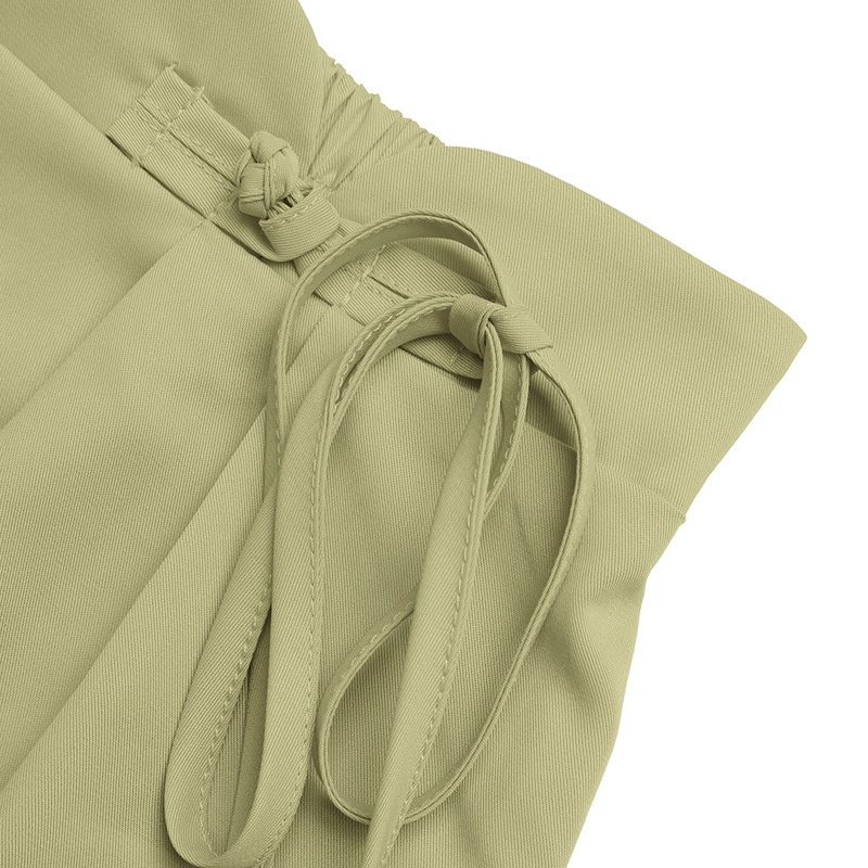 Pantaloncini da donna a vita alta, plissettati e gamba larga con laccetti