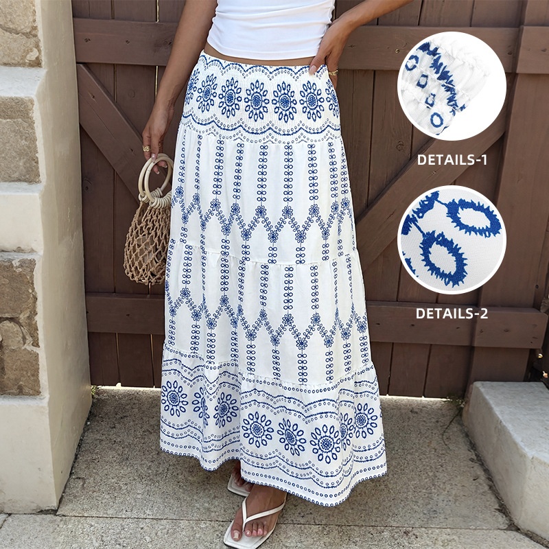 Jupe longue bohème brodée à taille smockée - Blanche et bleue
