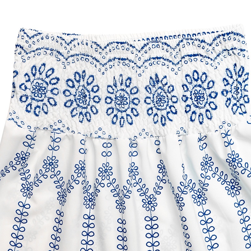 Jupe longue bohème brodée à taille smockée - Blanche et bleue