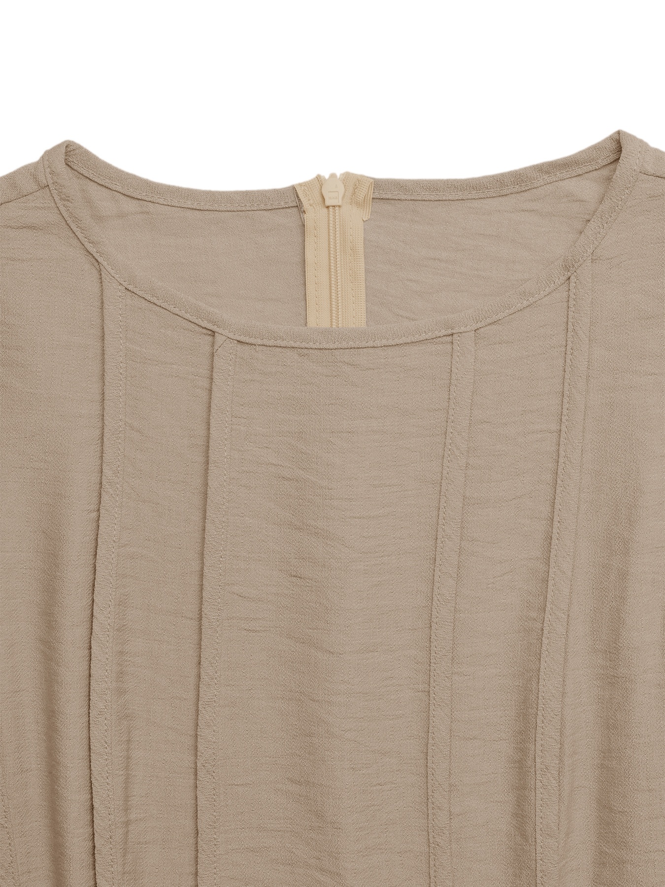 Robe longue plissée beige sans manches