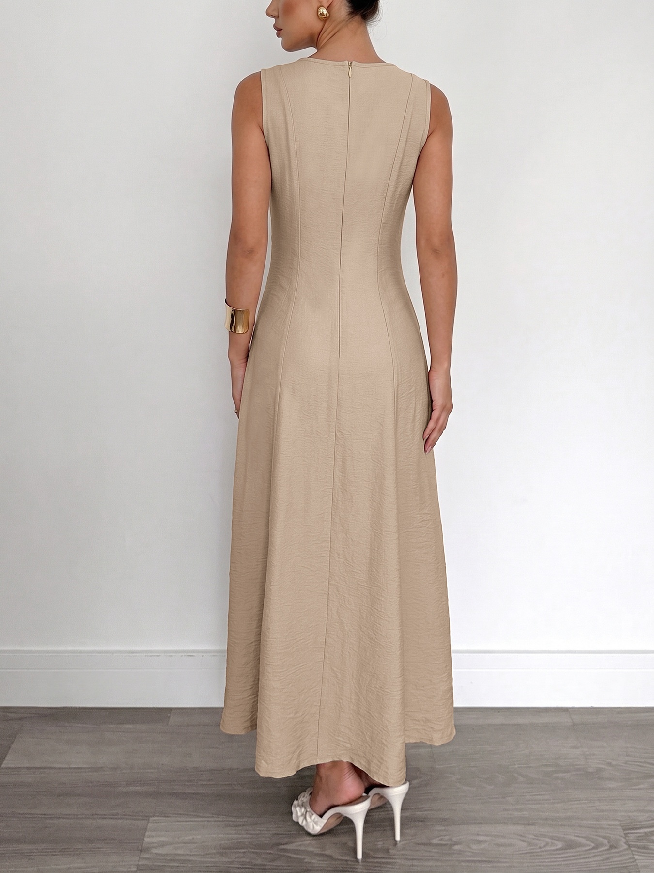 Robe longue plissée beige sans manches