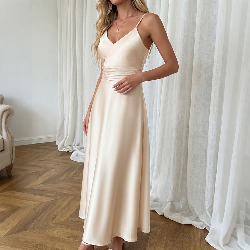 Robe nuisette midi élégante en satin champagne à col en V