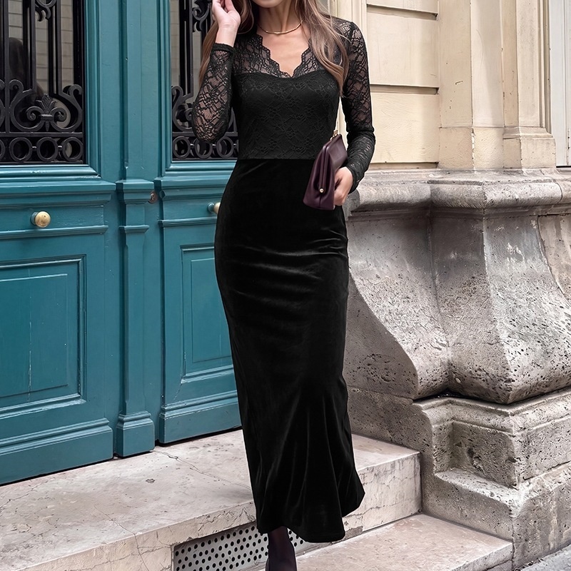 Black Lace Sweetheart Neck Velvet Maxi Dress