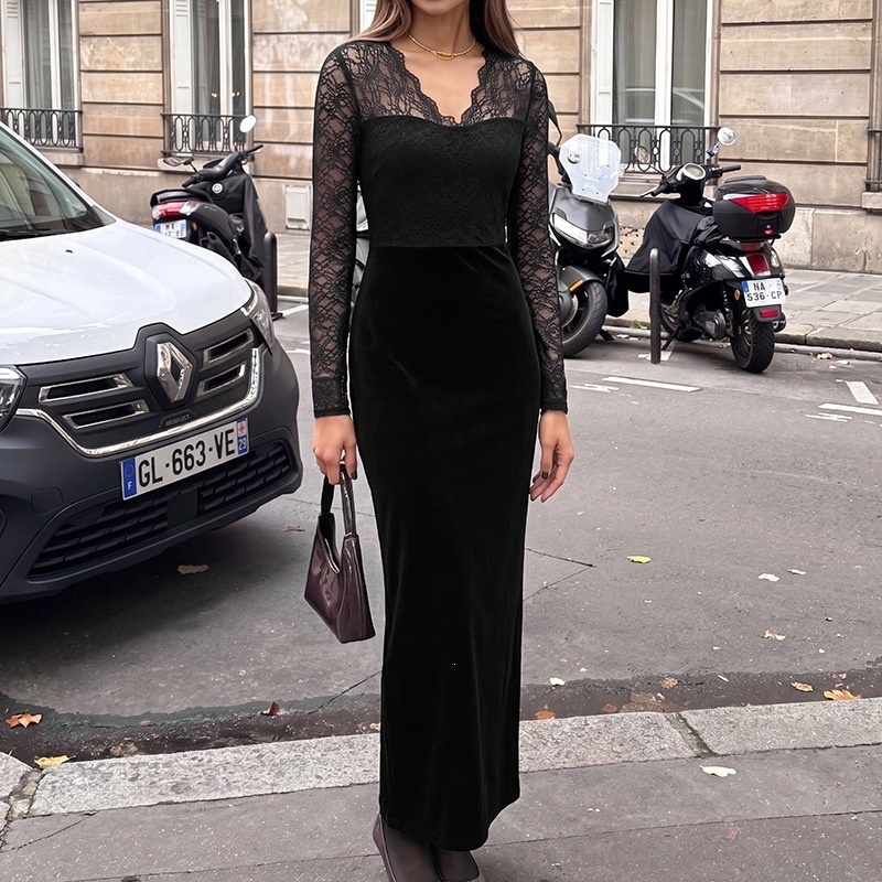 Black Lace Sweetheart Neck Velvet Maxi Dress