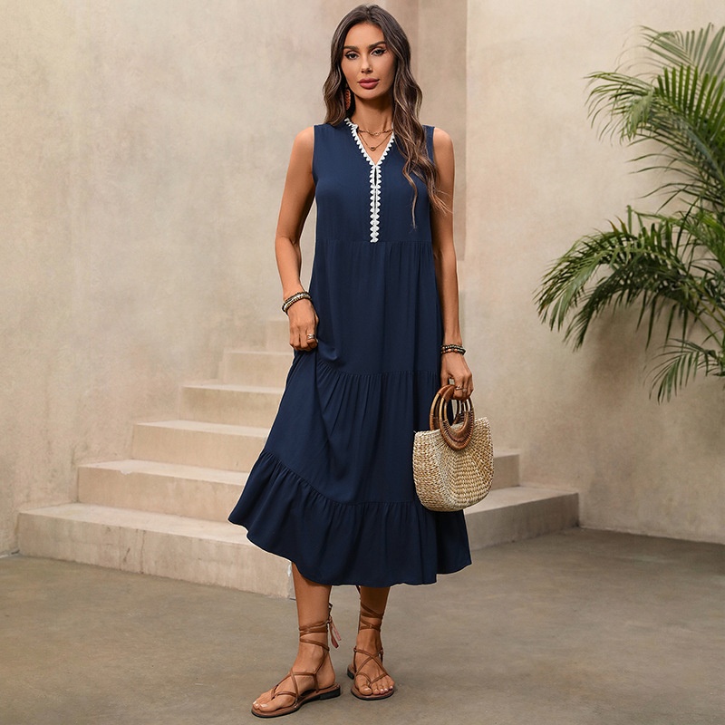 Robe midi bleu marine sans manches à volants et broderies