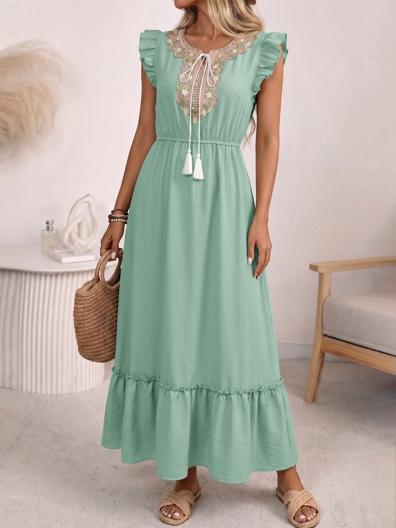 Abito lungo boho con maniche a volant ricamate