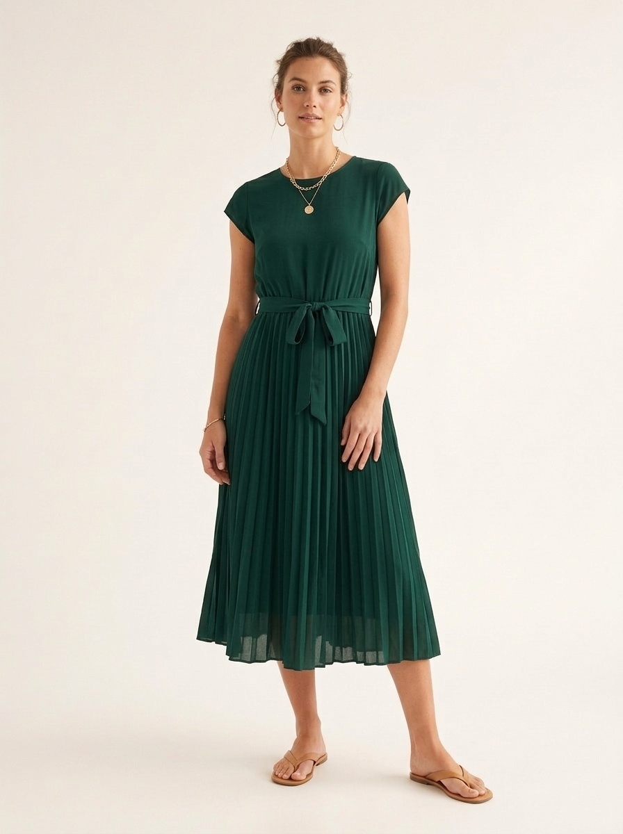 Dames midi-jurk met kapmouwtjes, plooien en riem