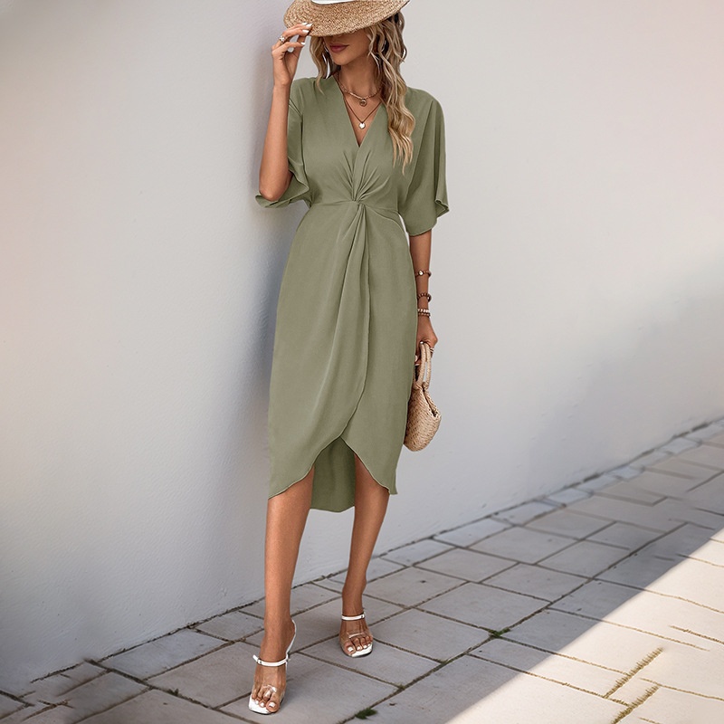 Robe midi élégante à col en V et devant torsadé, manches dolman