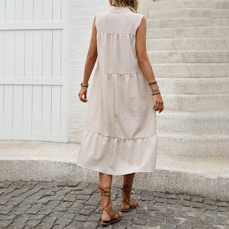 Robe midi bohème sans manches à volants et col à pompons