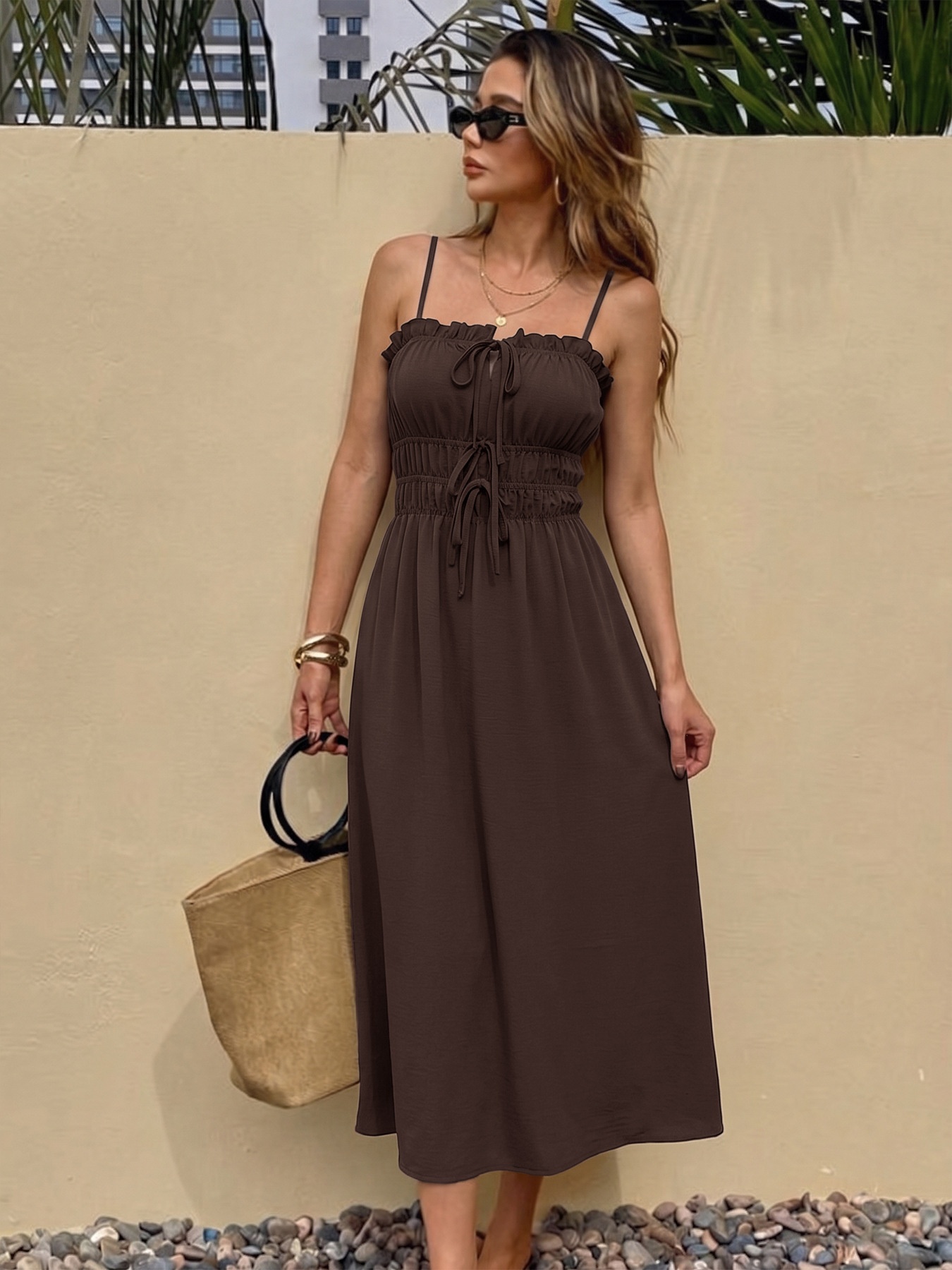 Robe midi à bretelles fines et volants pour femme