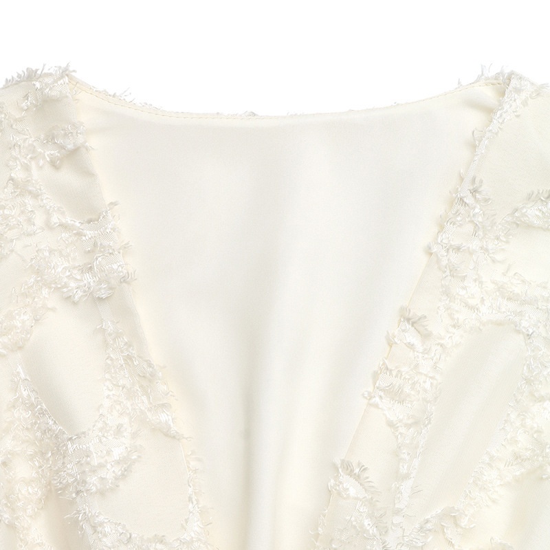 Robe courte texturée à col en V et manches courtes