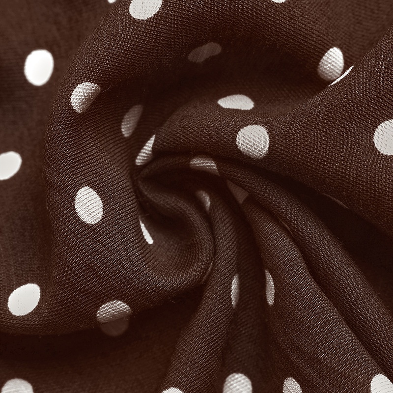 Robe courte dos nu à pois et col bénitier