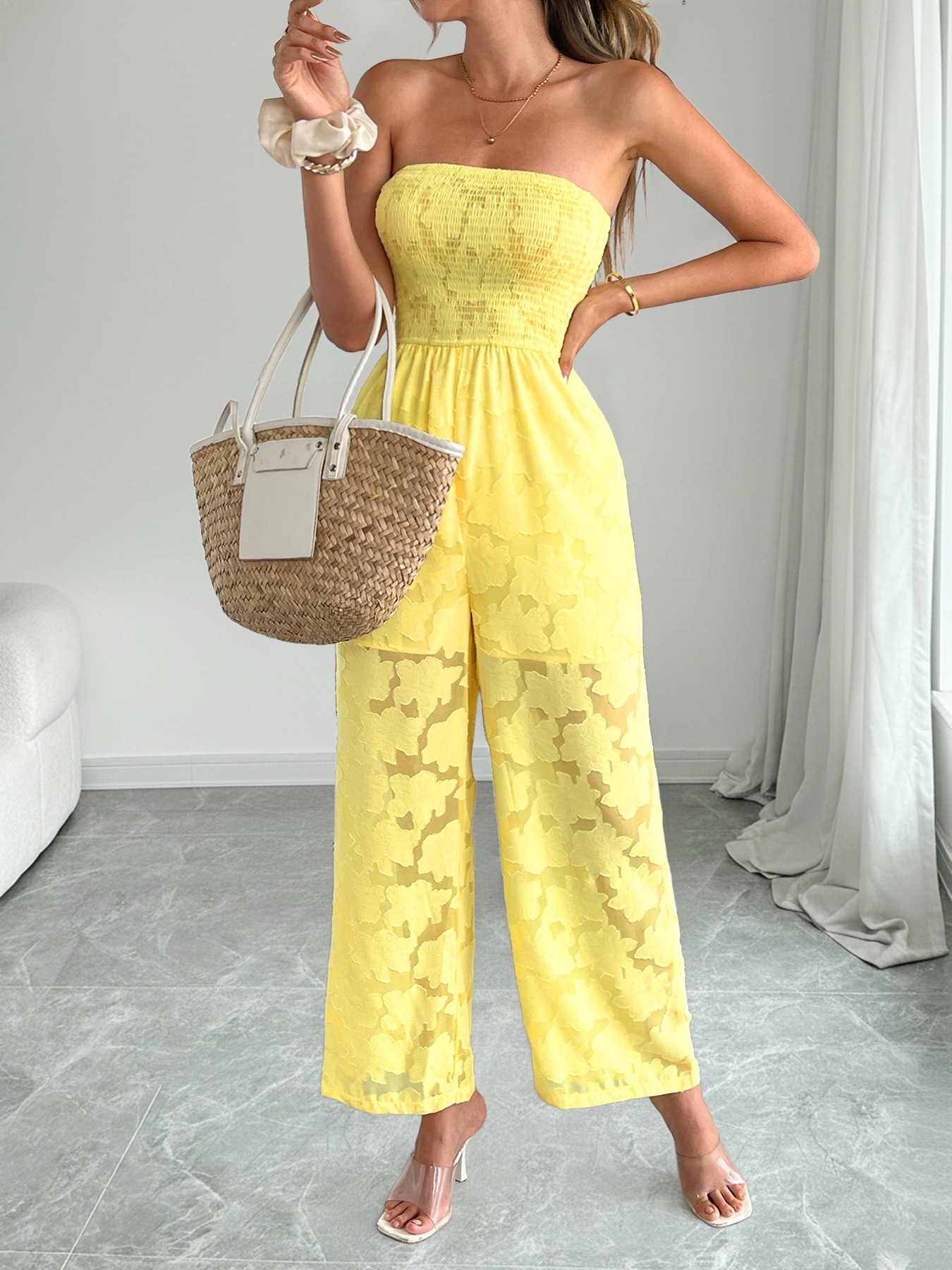 Combinaison jaune bustier à smocks et jambes larges à imprimé floral