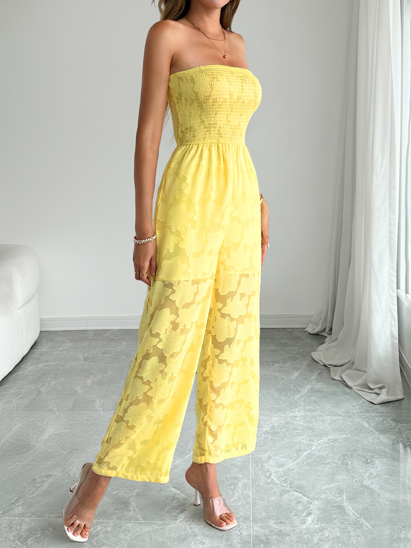 Combinaison jaune bustier à smocks et jambes larges à imprimé floral