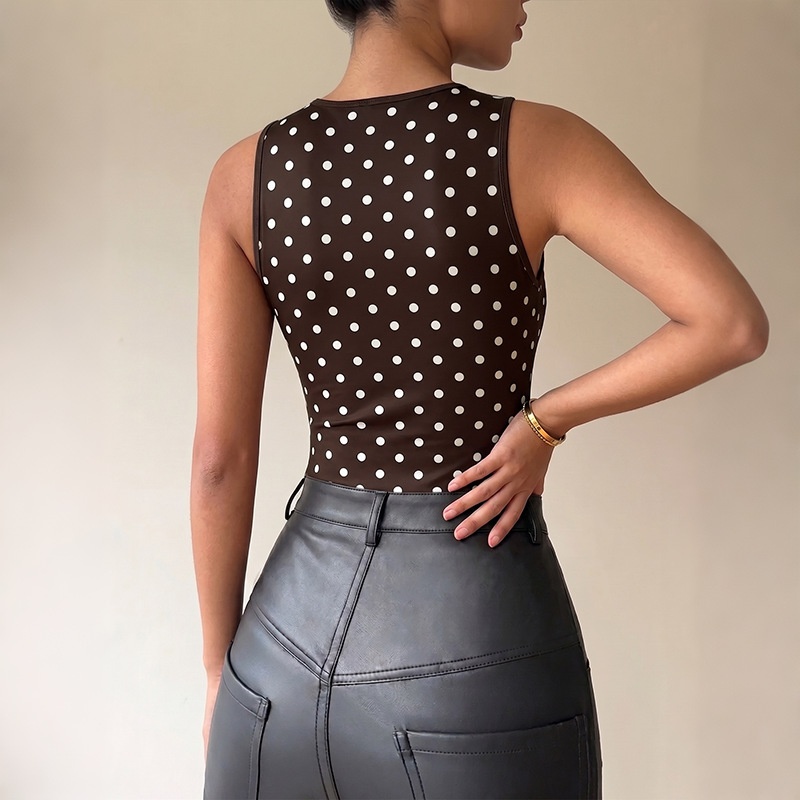 Body sans manches à pois chics et col bénitier