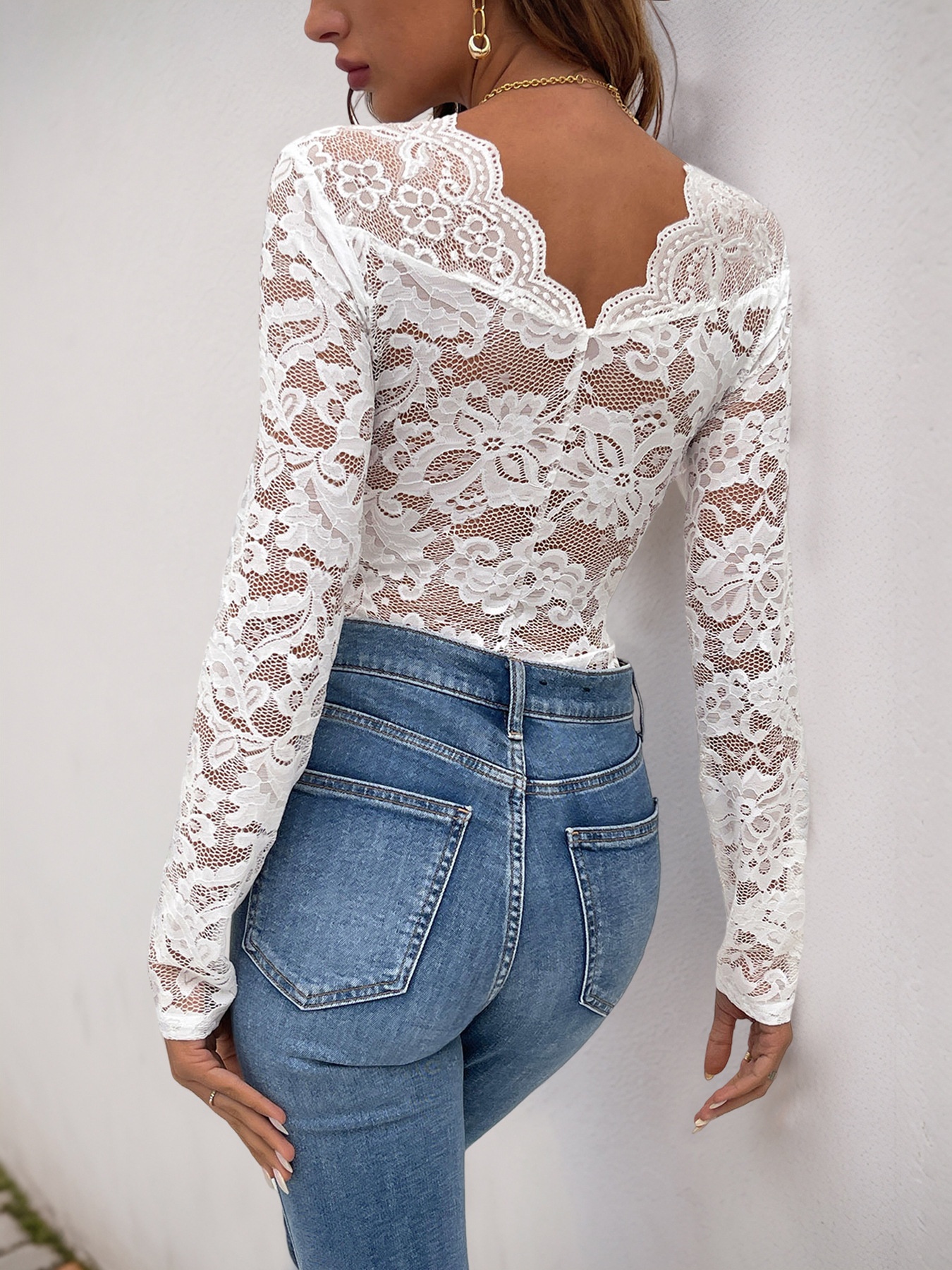 Women's Scalloped Floral Lace Long Sleeve Bodysuit