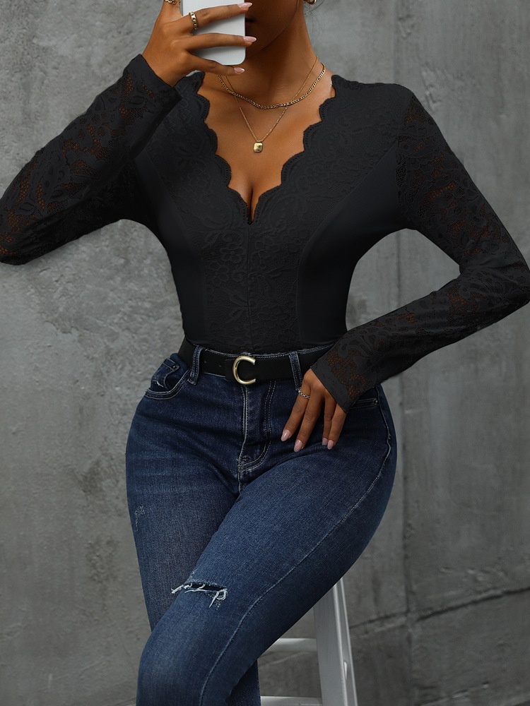 Women's Scalloped Lace V-Neck Long Sleeve Bodysuit