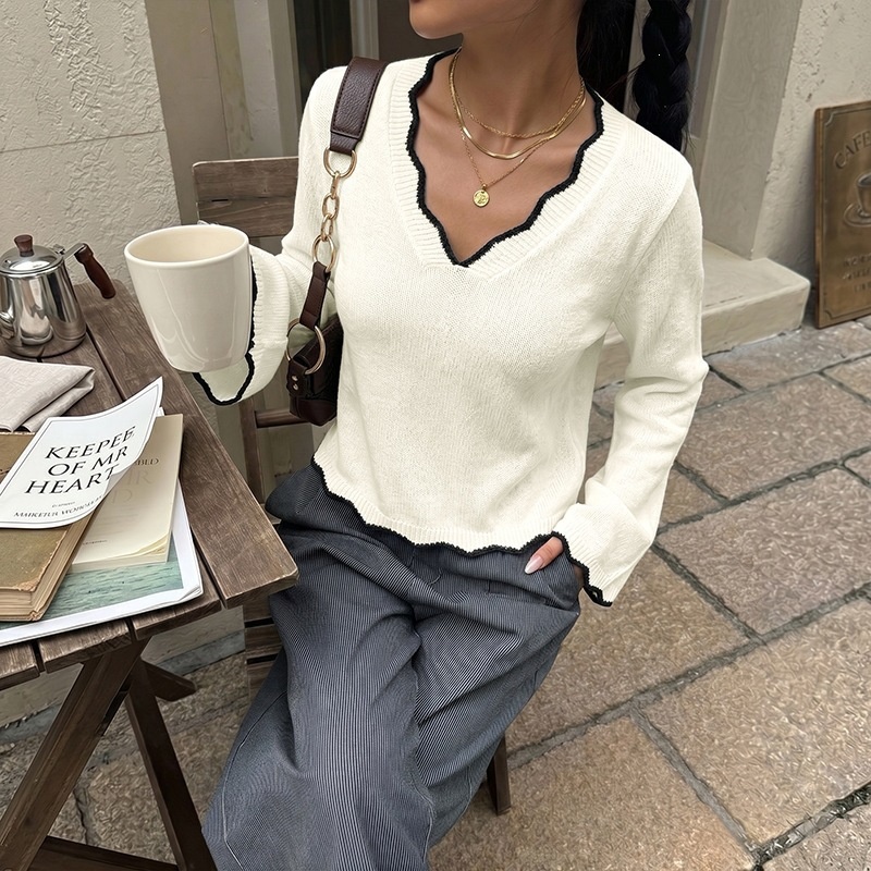 Contrast Trim Scalloped V-Neck Knit Sweater Top
