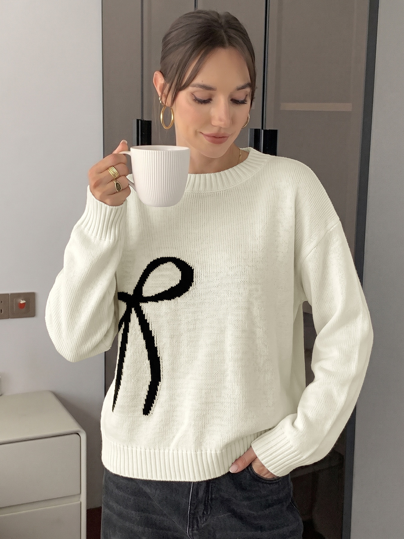 Women's Bow Graphic Crewneck Knit Sweater