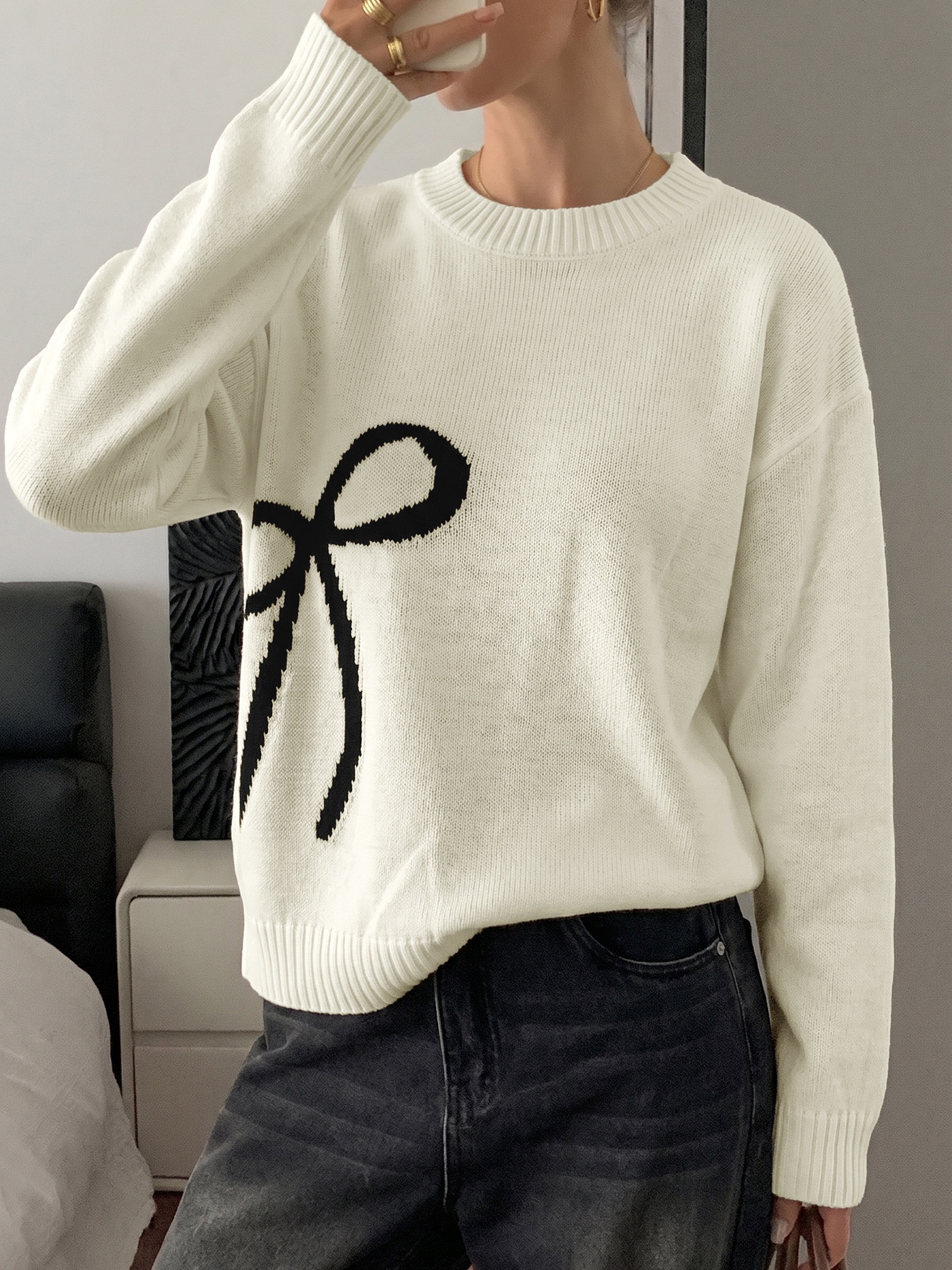 Women's Bow Graphic Crewneck Knit Sweater