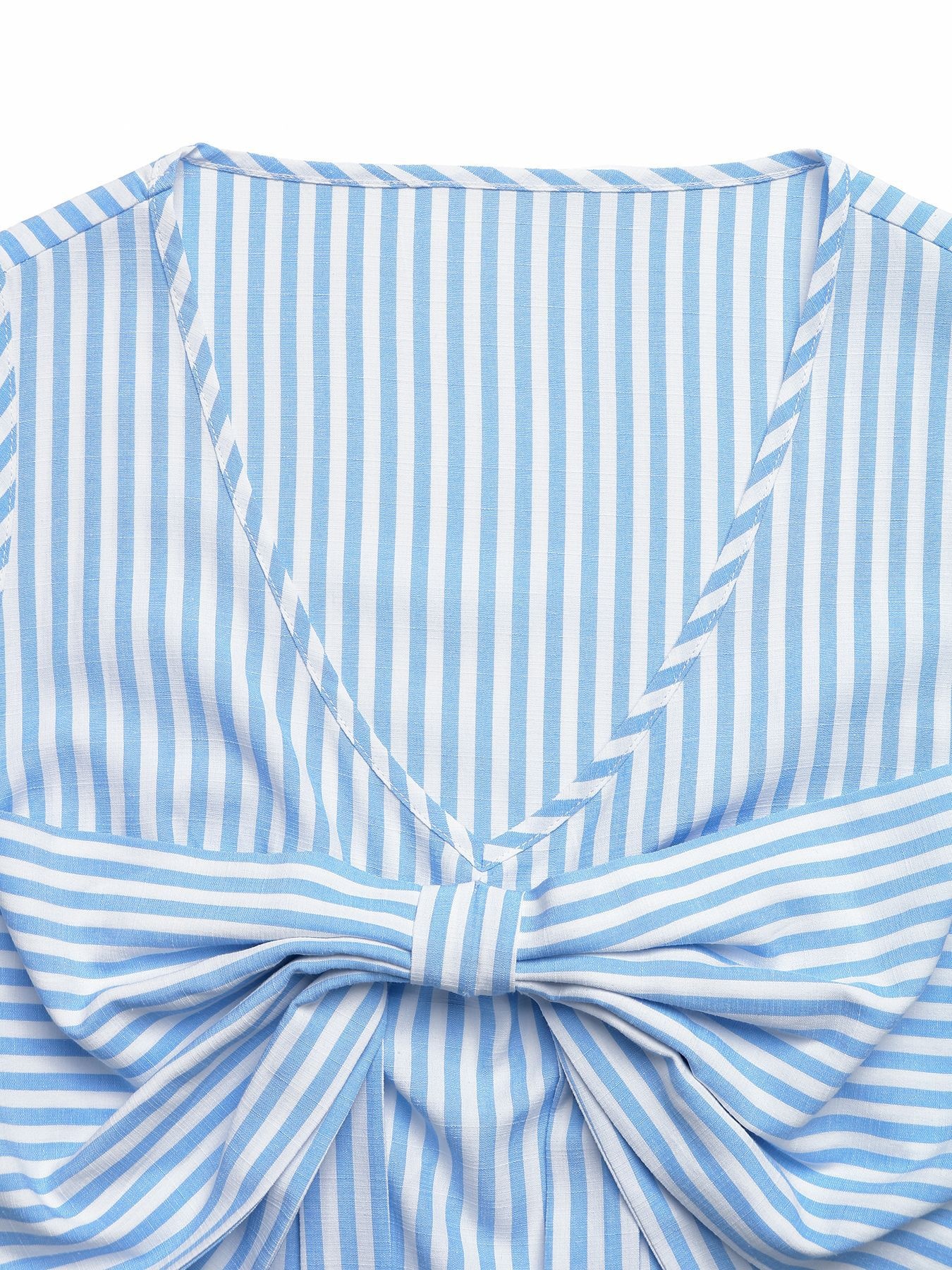 Completo composto da top senza maniche a righe con fiocco sul davanti e pantaloncini