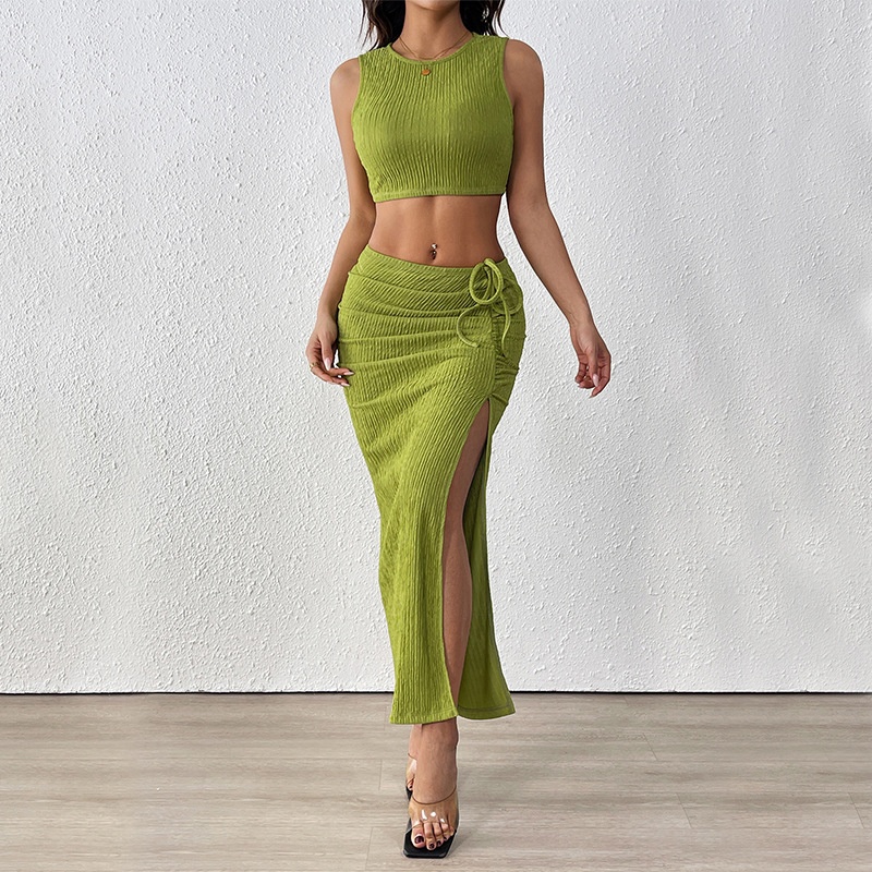 Ensemble crop top en maille côtelée et jupe maxi fendue à cordon
