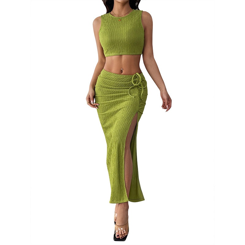 Ensemble crop top en maille côtelée et jupe maxi fendue à cordon