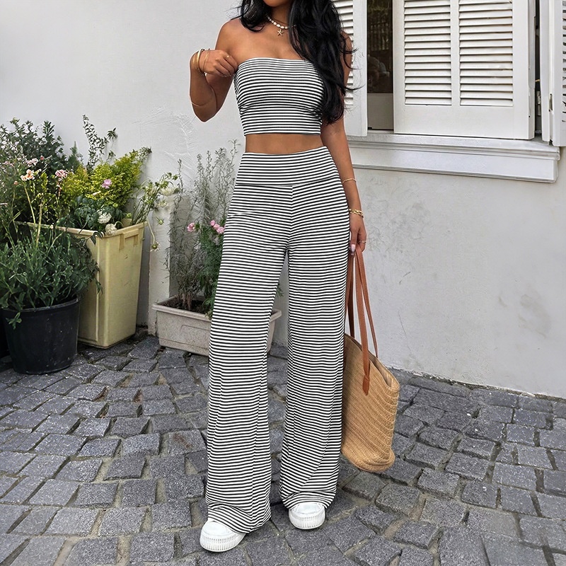 Ensemble 2 pièces chic composé d'un haut tube rayé et d'un pantalon large