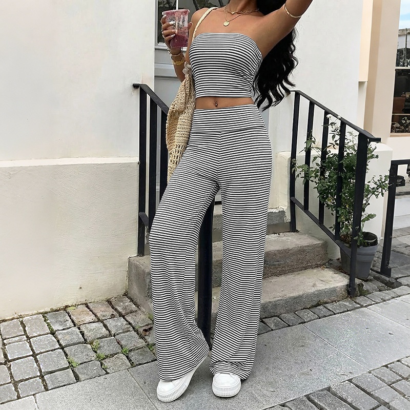 Ensemble 2 pièces chic composé d'un haut tube rayé et d'un pantalon large