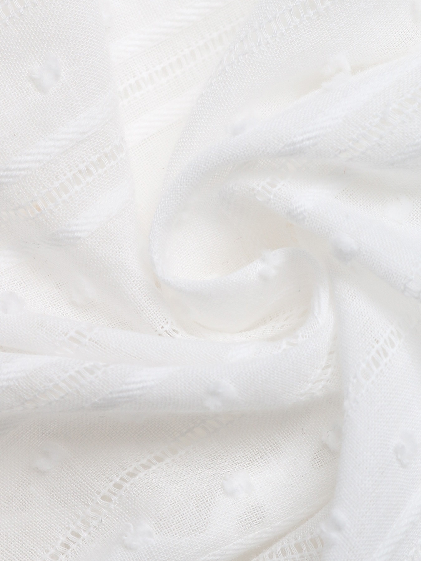 Top bianco senza maniche con scollo a V e allacciatura sul davanti, con bordo in pizzo.