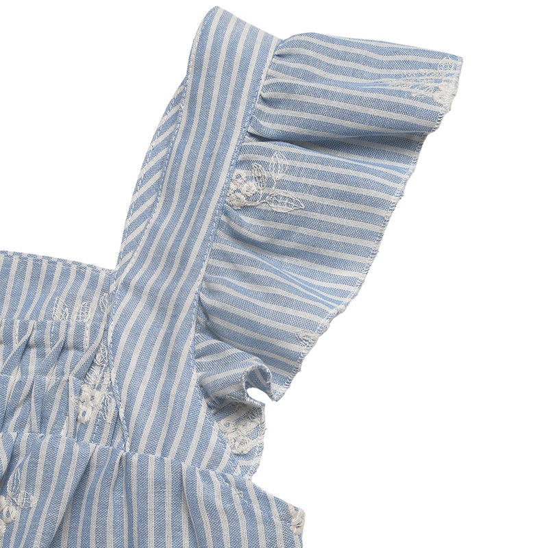 Top da donna a righe con ricami, scollo quadrato e maniche a volant.