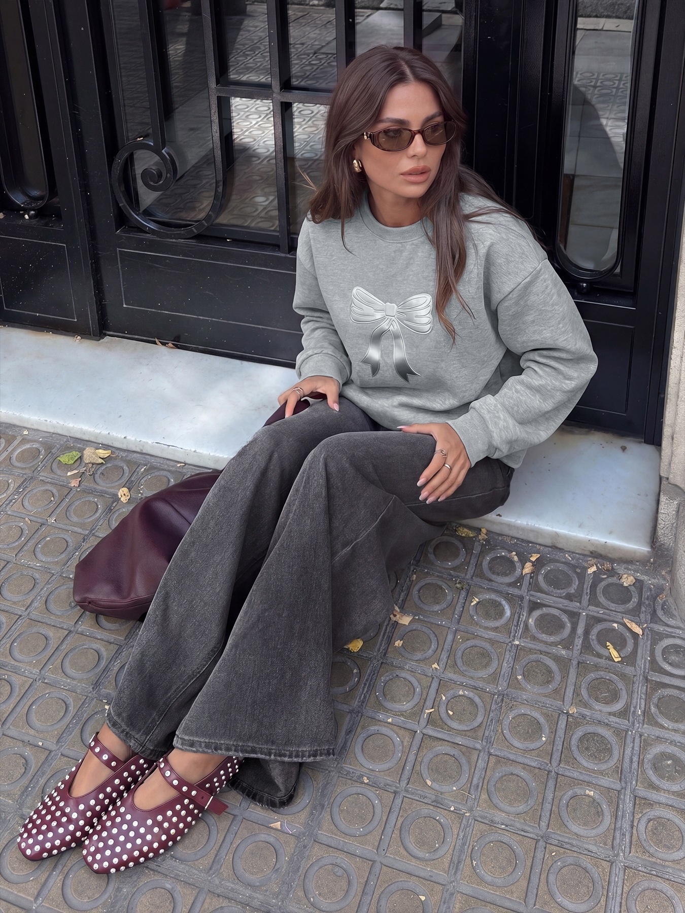 Women's Grey Bow Graphic Crewneck Sweatshirt