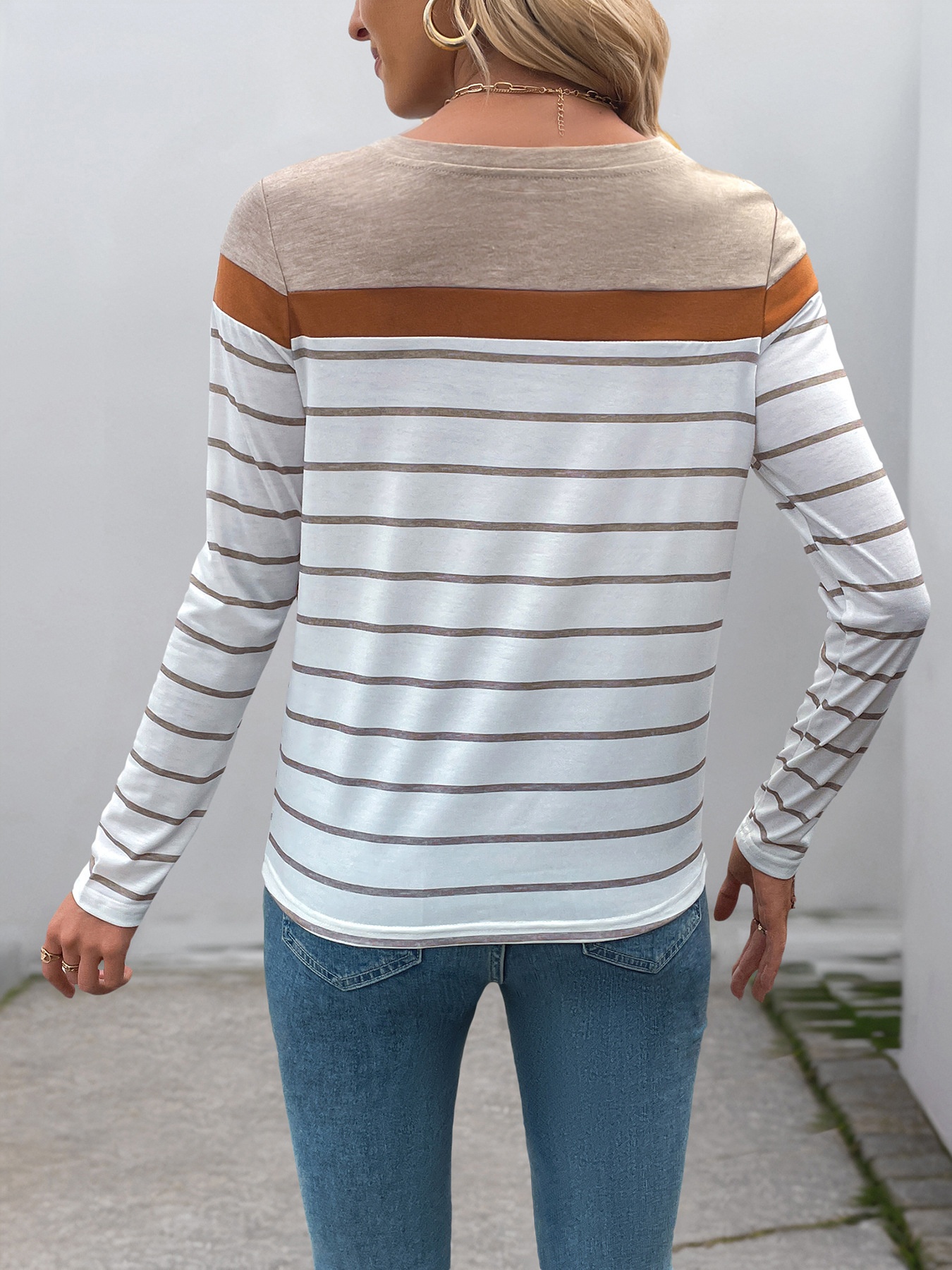 Top da donna a maniche lunghe a righe con blocchi di colore