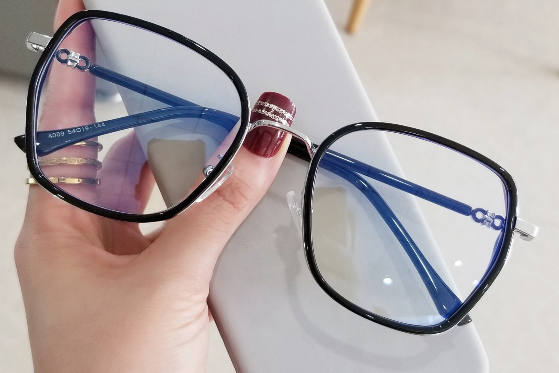 BS0406-0160_Black_Geometric_Metal_Glasses_front