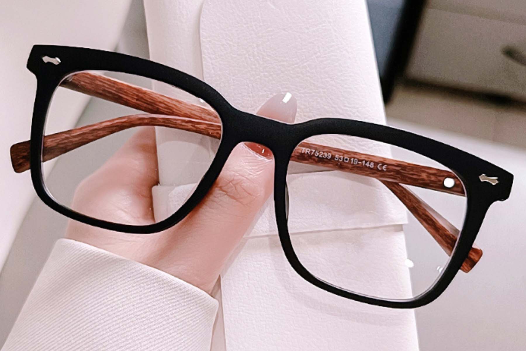 BS0406-0224_Black_Rectangular_TR90_Glasses_front
