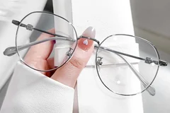 BS0406-0392_Silver_Oval_Titanium_Glasses_front