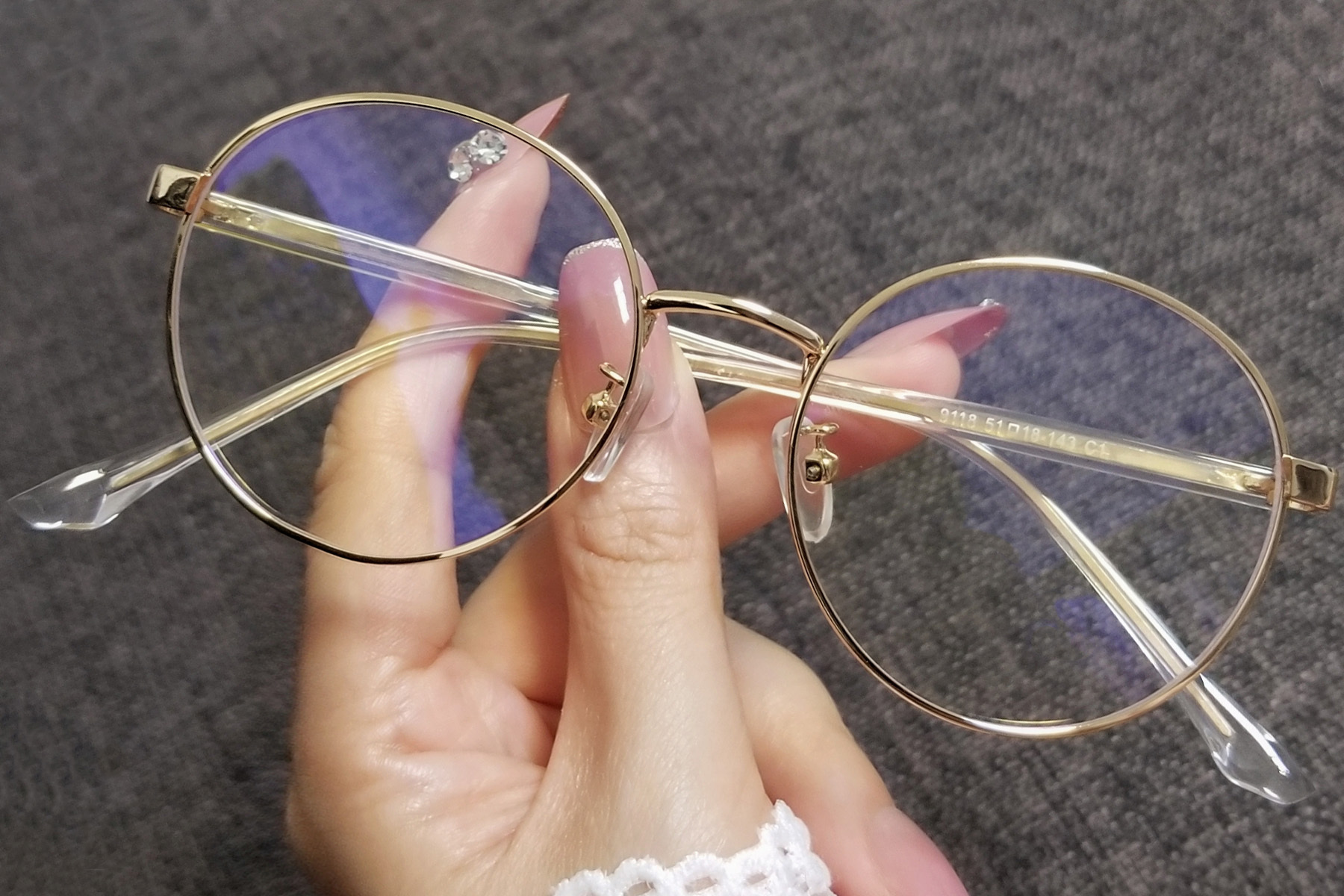 BS0406-0417_Golden_Oval_Metal_Glasses_front