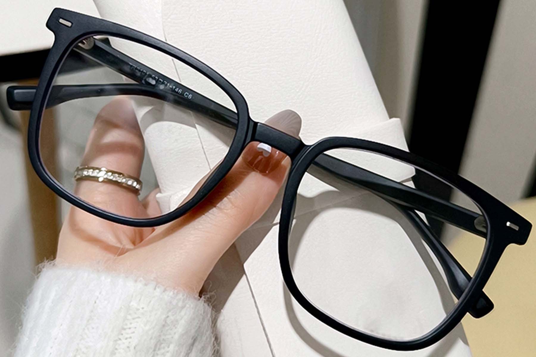 BS0406-0579_Black_Rectangular_TR90_Glasses_front