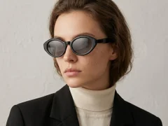 BS0406-0658_Black_Oval_TR90_Sunglasses-tryon_female