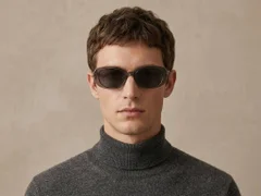 BS0406-0668_Brown_Oval_TR90_Sunglasses-tryon_male