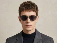 BS0406-0674_Grey_Oval_TR90_Sunglasses-tryon_male