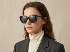 BS0406-0676_Black_Oval_TR90_Sunglasses-tryon_female