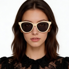 BS0406-0677_White_Oval_TR90_Sunglasses_model